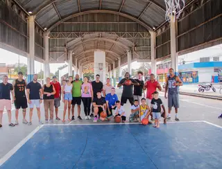 Com pedido de Betinho Neves à Secretaria de Esportes, moradores revitalizam quadra de basquete no Pavilhão dos Feirantes em Nossa Senhora das Dores