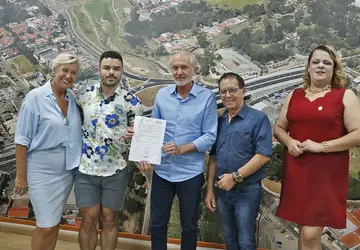 Botion e artistas assinam termos para repasse do governo federal de R$ 2,4 milhões à cultura em Limeira